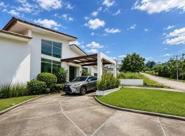 Casa · 220m² · 3 Recámaras · 3 Estacionamientos · Alquiler de Casa Linea Blanca Brisas del Golf Club de Golf 220 m² Jp