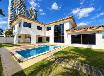 Casa · 840m² · 4 Recámaras · 7 Estacionamientos · Casa en Costa del Este con 4 Recamaras Piscina Privada 1045 m² Mld