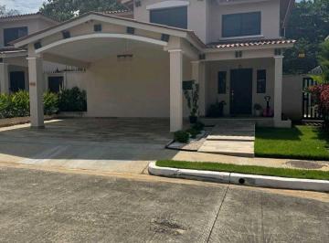 Casa · 328m² · 4 Recámaras · 2 Estacionamientos · Se Vende Casa en La Chorrera Costa Verde PH Sunset Hill