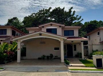 Casa · 4 Recámaras · 2 Estacionamientos · Vendo Casa en Ma Chorrera Costa Verde PH Sunset Hill