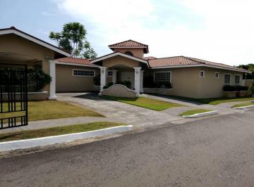 Casa de 3 habitaciones, David · Casa de 791 m² con 3 Recámaras en Venta en David