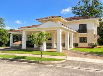 Casa de 4 habitaciones, Panamá · Venta de Casa con Línea Blanca en Los Senderos Clayton | 650 m², 4 Rec.
