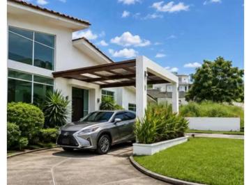 Casa · 230m² · 3 Recámaras · 1 Estacionamientos · Alquiler de Casa en Club de Golf, Brisas del Golf