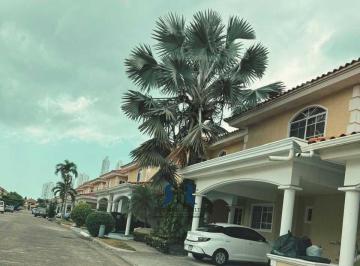 Casa · 264m² · 4 Recámaras · 2 Estacionamientos · Se Alquila Casa en Costa del Este
