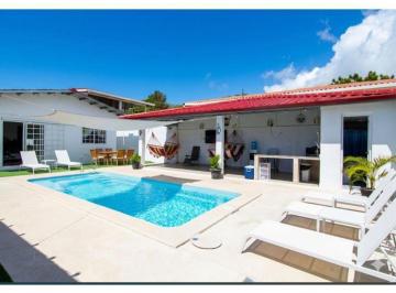 Casa · 92m² · 3 Recámaras · 8 Estacionamientos · Casa con Piscina - Venta - Costa Esmeralda - San Carlos