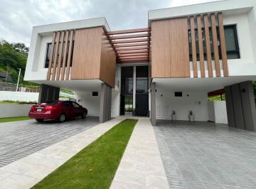 Casa · 240m² · 3 Recámaras · 2 Estacionamientos · Viva Rodeado de Naturaleza Solo 9 Casas Duplex Exclusivas