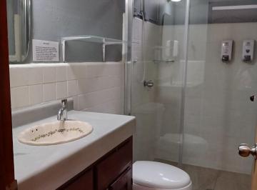 BAÑO 1 · Casa Céntrica en Área Comercial y Residencial