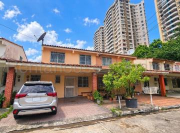 Casa de 4 habitaciones, Panamá · Casa en Venta en Vista Hermosa 27 - 2989 Abs
