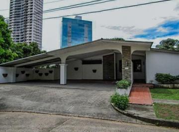 Casa · 409m² · 3 Recámaras · 4 Estacionamientos · Venta de Casa en Obarrio