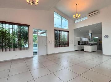 Casa de 3 habitaciones, Panamá · Alquilo Casa de 230 m² en Brisas del Golf Club de Golf 27 - 2952srz