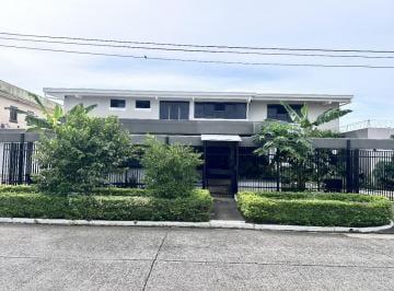 Casa de 3 habitaciones, Panamá · El Dorado / Betania: Town Home con Paneles Solares, 3 Recámaras