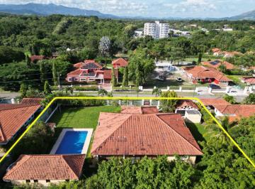Casa de 4 habitaciones, Chame · Venta de Casa en Club Ecuestre, Coronado, 1,200 m² de Terreno