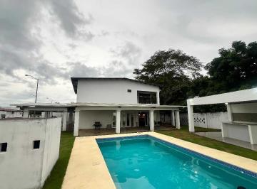 Casa · 4 Recámaras · 3 Estacionamientos · Alquiler Casa Grande Remodelada Nueva Gorgona Malibu con Piscina Jj