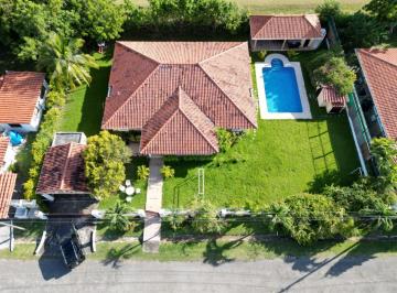 Casa de 4 habitaciones, Chame · Alquiler de Casa en Club Ecuestre, Coronado, 1,200 m² de Terreno