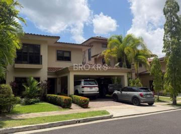 Casa · 238m² · 3 Recámaras · 4 Estacionamientos · Casa en Venta - Embassy Club