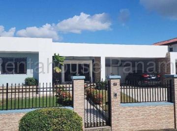 Casa de 4 habitaciones, Panamá · Venta de Casa en Betania