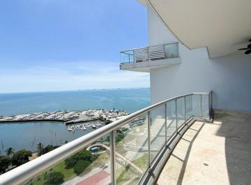 Apartamento de 2 habitaciones, Panamá · Vistas a La Bahía, La Marina y La Ciudad Desde Una Terraza Envolvente: Apartamento con Vista a La Ba