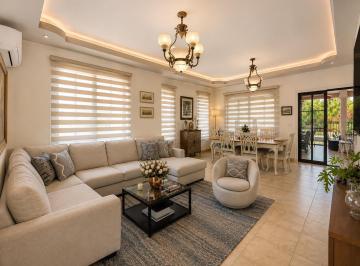 Casa · 350m² · 3 Recámaras · 2 Estacionamientos · Alquilo o Vendo Casa en Clayton Village