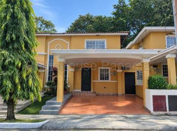 Casa de 3 habitaciones, Panamá · Venta de Casa en Dorado Lakes en Condado del Rey
