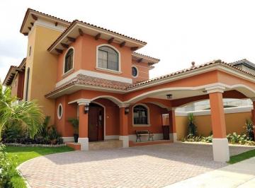 Casa · 351m² · 4 Recámaras · 2 Estacionamientos · Casa en Venta en Costa Sur | El Doral