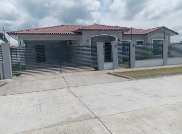 Casa · 1200m² · 5 Recámaras · 3 Estacionamientos · Alquiler de Casa Amoblada en La Fontana 5recamaras