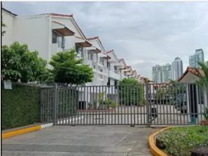 Casa · 330m² · 4 Recámaras · 2 Estacionamientos · Casa en Venta Urb. La Manzana de Obarrio (O Nuevo Obarrio)