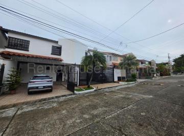 Casa de 3 habitaciones, Panamá · Casa en Venta en Condado del Rey Aacc27 - 2837