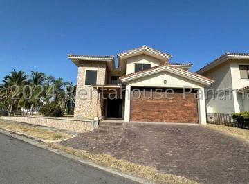 Casa de 4 habitaciones, San Carlos · Casa en Venta en San Carlos Jack Ssm
