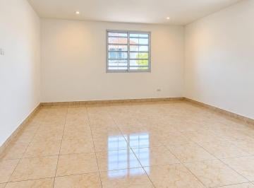 Casa · 173m² · 3 Recámaras · 3 Estacionamientos · Casa Totalmente Reformada en Venta – Hato Pintado A. a