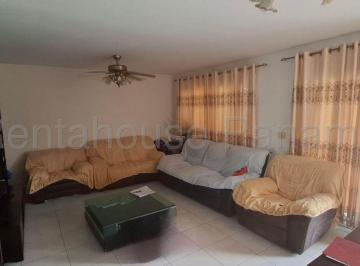 Casa de 4 habitaciones, San Miguelito · Casa en Brisas del Golf Villa Alta en Venta