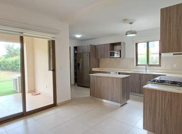 Casa · 170m² · 3 Recámaras · 2 Estacionamientos · Casa en Esquina! en Woodlands de 3 Recámaras - Panamá Pacifico