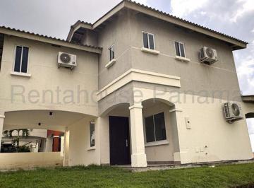 Casa de 3 habitaciones, Arraiján · Venta de Casa Esquina en Hato Montaña