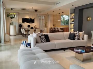 Casa · 5 Recámaras · 3 Estacionamientos · Casa de Lujo en Venta en Buenaventura - Velamar