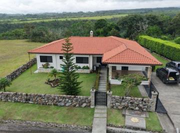 Casa de 3 habitaciones, Boquete · Casa Amoblada en Venta en Hacienda Los Molinos, Boquete: 3 Recámaras y 3.5 Baños