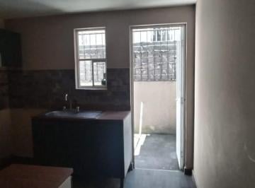 Casa de 2 habitaciones, Toluca · Toluca, Casa con Excelente Ubicación 5 Min del Tren Insurgente Metepec