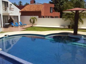 Casa de 9 habitaciones, Zihuatanejo de Azueta · Casa con Búngalos Club de Golf Ixtapa