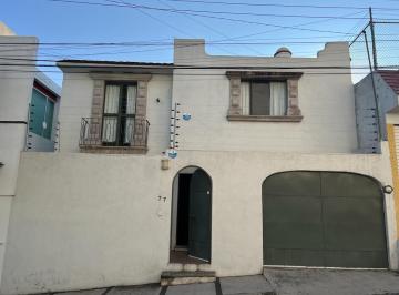 Residencia en venta a media cuadra de Av. Camelinas, a unos pasos de Café StarBu · Casa en Venta Calle Tchaikovsky La Loma Morelia Michoacan