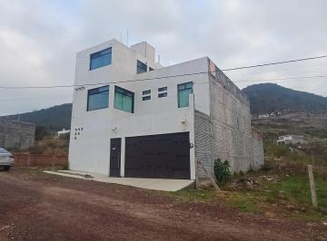 Casa de 4 habitaciones, Morelia · Casa en Venta, Salida Mil Cumbres, Morelia