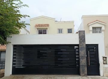 Casa Renta de 3 habitaciones · Casa en Renta en Cedros con Cochera Techada y Portón
