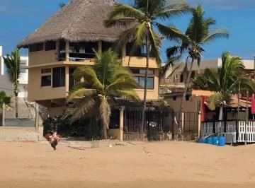 Casa de 3 habitaciones, Cihuatlán · Tu Jardín Frontal: El Pacífico
