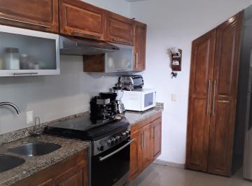 CASA DOS PLANTAS, DOBLE ALTURA, VENTANALES AMPLIOS MUY ILUMINADA MUY BUEN PROYEC · Venta Hermosa Casa Coto Nueva Galicia Residencial