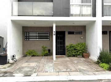 Casa de 3 habitaciones, Zapopan · Casa en Renta en Coto Privado