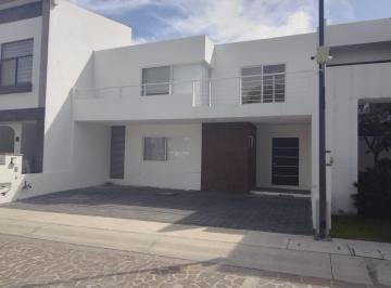 Casa en condominio Renta 270m² de 4 habitaciones · Linda Casa de 4 Habitaciones