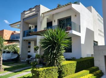 Casa en condominio de 5 habitaciones, Metepec · Venta Residencia Minimalista en La Providencia a m de Town Square
