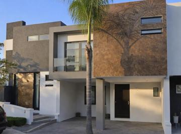 Casa en condominio de 3 habitaciones, Zapopan · Casa en Coto Residencial, 3 Recámaras, 1 Oficina, Seguridad, Casa Club, Zapopan.