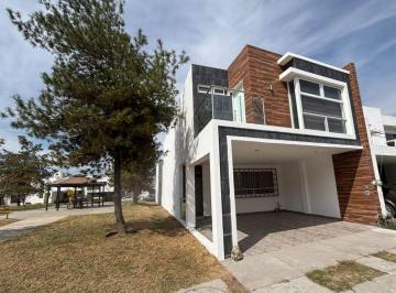 Casa de 3 habitaciones, León · Venta de Casa en Privada a un Costado de Área Verde