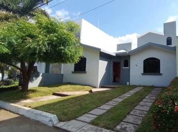 FACHADA PRINCIPAL · * Casa en Venta * Excelente Ubicacion
