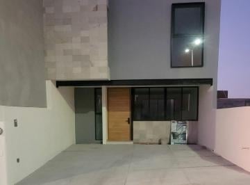 Fachada Principal  · Casa - Habitación