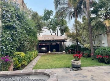 Casa sola en venta, con amplio jardín privado en excelente estado de conservació · Casa en Venta en Coyoacán C. de Méx. Cerca de Cu. Uso de Suelo Mixto