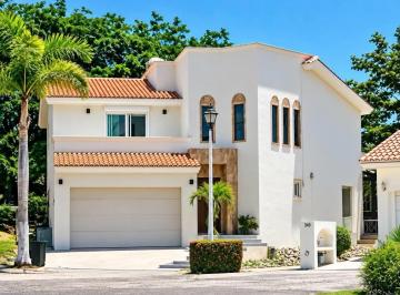 Casa de 3 habitaciones, Mazatlán · Hermosa Casa en Venta, Ubicacion Privilegiada Dentro del Residencial Club Real
